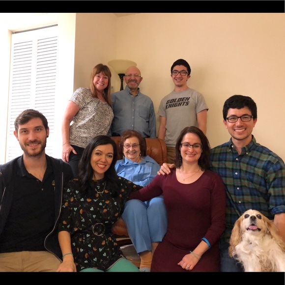 Meet your Posher, Naomi - Picture 2 of 4